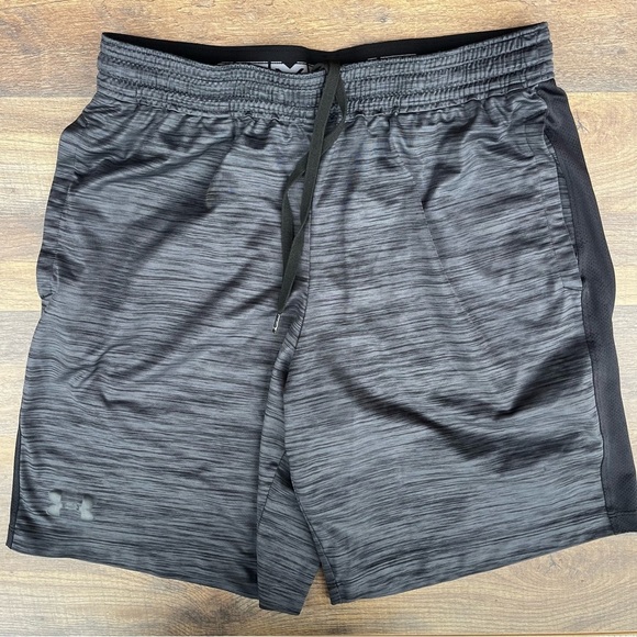 Under Armour Men's Black Athletic Shorts - Picture 2 of 8